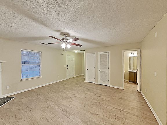 5th image of 295 Coral Cir