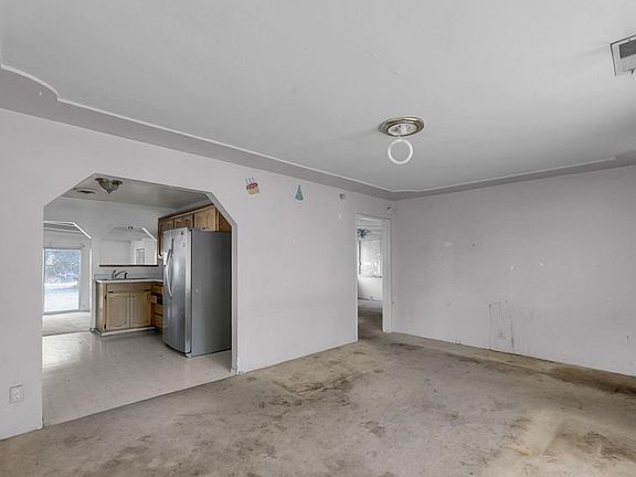 5th image of 880 Julian St
