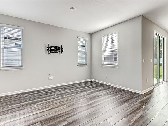 2nd image of 616 Palmetto Pl