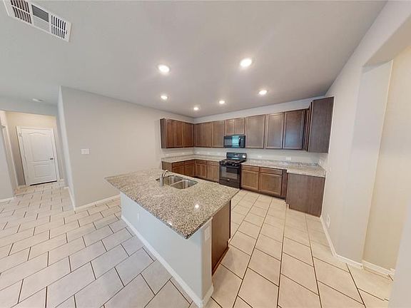 5th image of 707 Thicket Bluff Dr