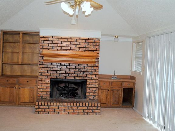 3rd image of 362 S Stewart Ave