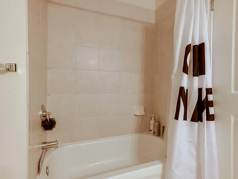 715 6th St NW #205 — Photo 30