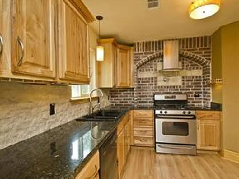 5333 Westminster Dr — Photo 10