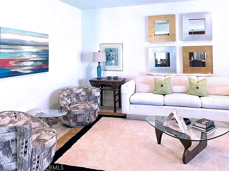 8 Cadiz Dr — Photo 3