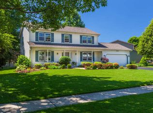680 Blackhawk Dr, Batavia, IL 60510