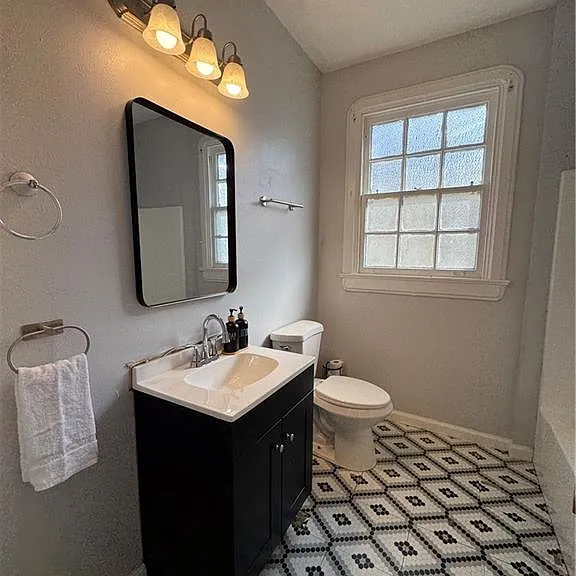3507 Clermont Dr — Photo 8