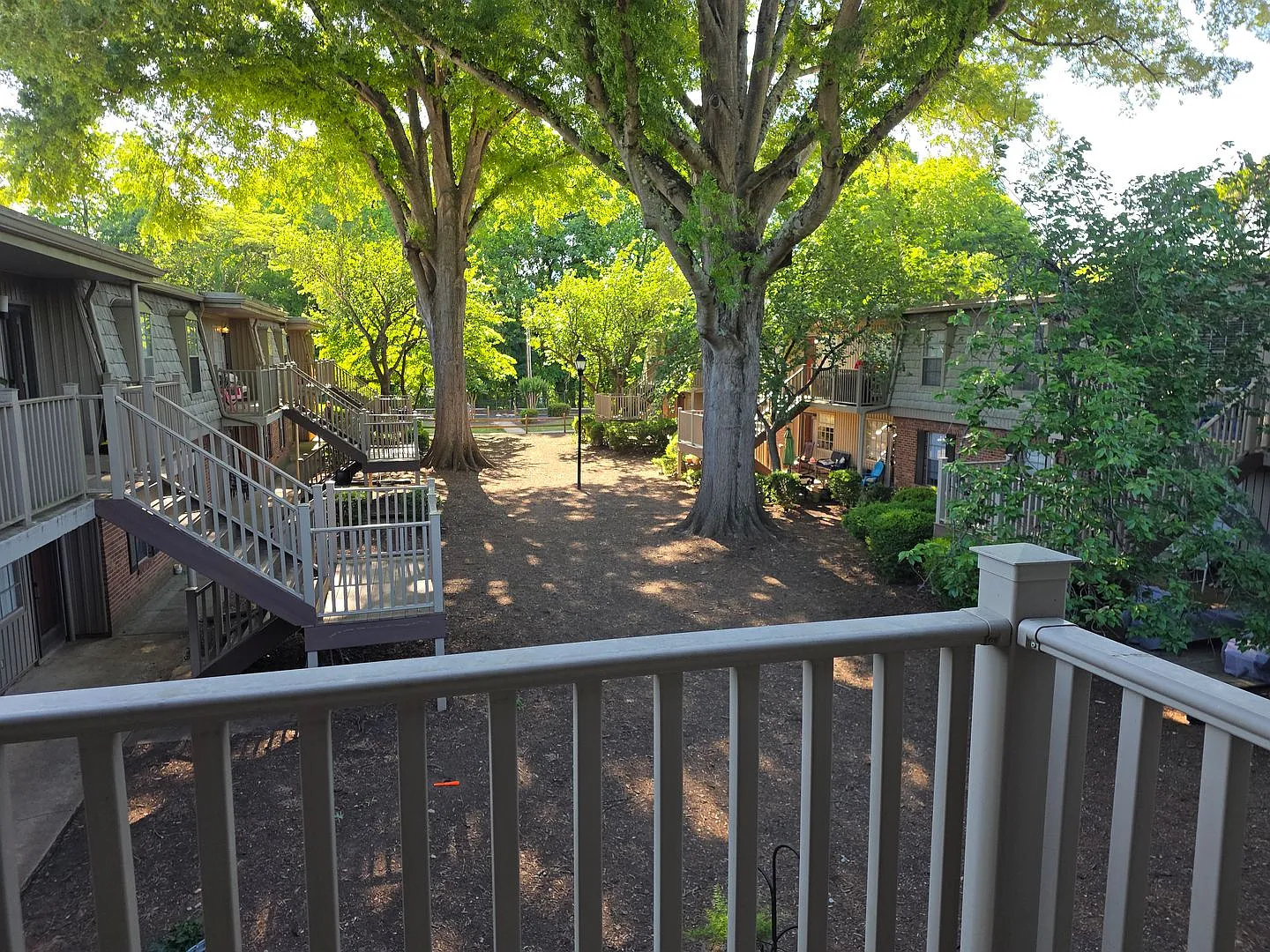 Extra Nice - Private - Upper Level 1 Bedroom! — Photo 2