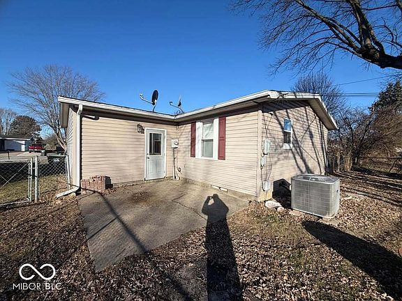 3rd image of 918 N Tralan Dr