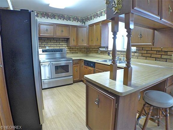 3rd image of 3649 Northwood Dr SE