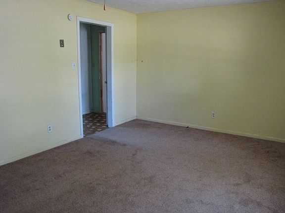 2nd image of 2805 Holmes Dr SE