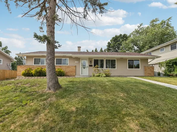 1730 Pierce Rd, Hoffman Estates, IL 60169