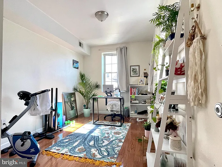 1131 Green St #3 — Photo 9