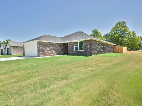 1200 N 2nd St, Marlow, OK 73055