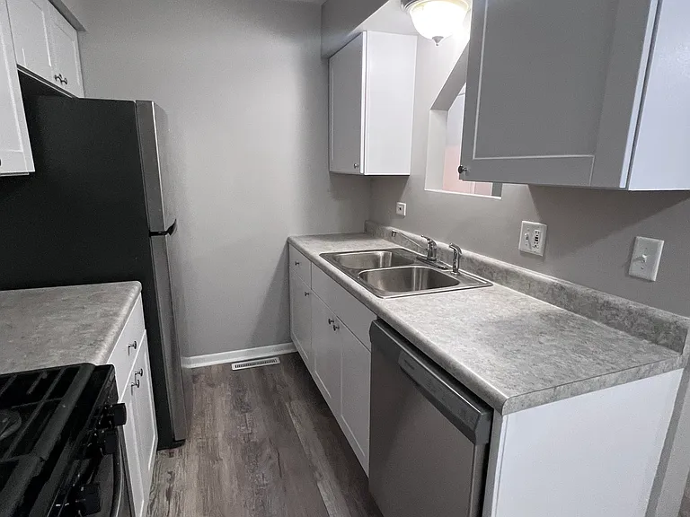 1637 Sheffield Dr — Photo 5