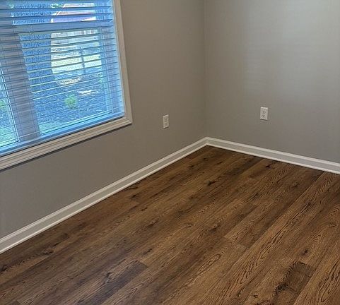 3rd image of 206 E Poplar St