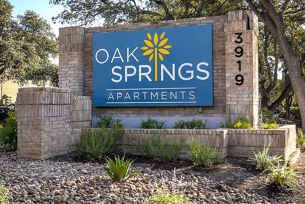Oak Springs Apartments — Photo 1