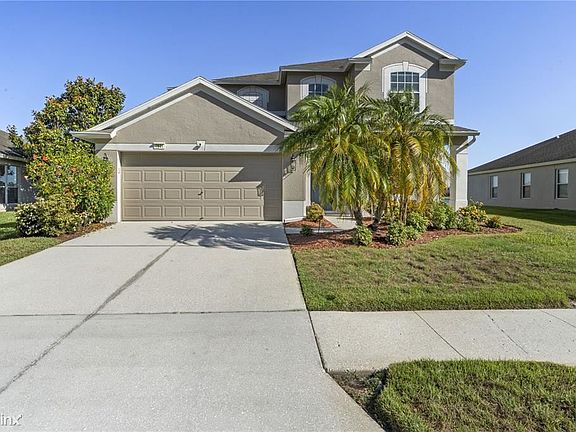 2nd image of 7631 Crescent Palm Dr