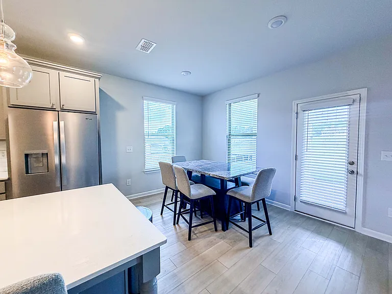 628 Sidney Ct — Photo 7