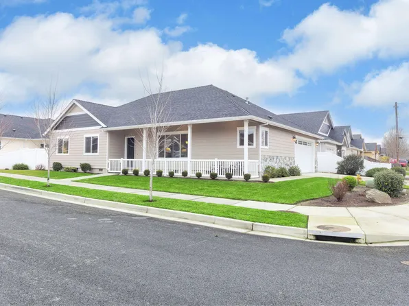 972 SW Blackberry Ln, Grants Pass, OR 97527