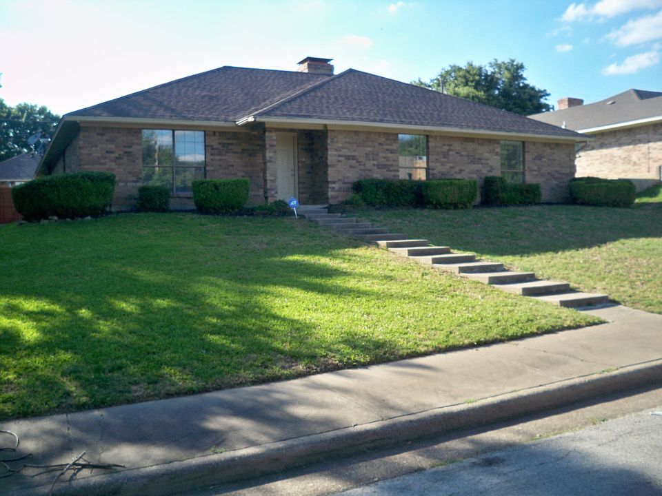 1st image of 1927 S Hillcroft Dr