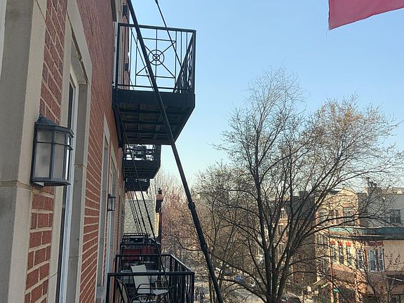 4th image of 2533 N Southport Ave #3W