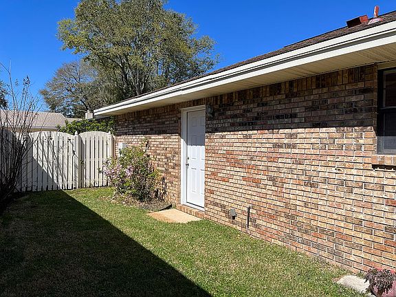 4th image of 859 Holbrook Cir