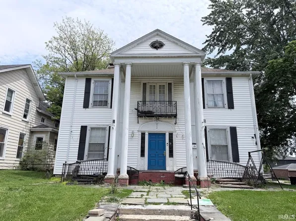 402 N High St, Hartford City, IN 47348