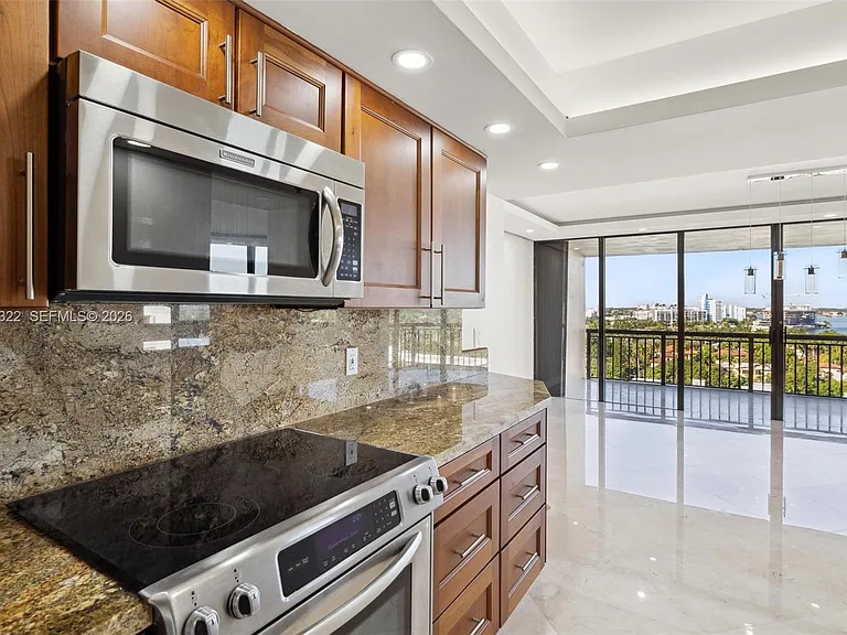10175 Collins Ave #907 — Photo 8