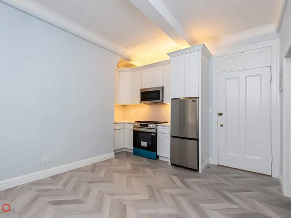 170 West 74th Street image 3 of 5