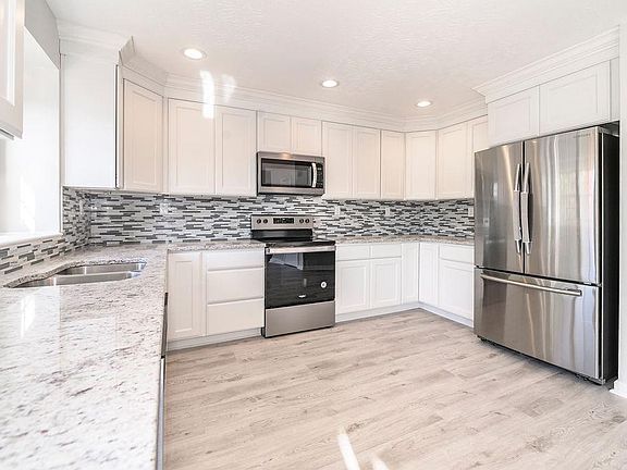 3rd image of 3653 Winthrop Dr
