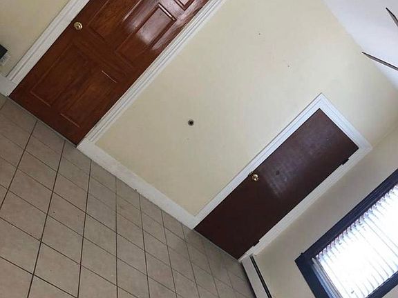 5th image of 395 Waterman Ave APT 2