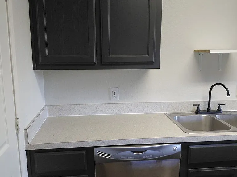 1561 Greenwood Rd #103 — Photo 9