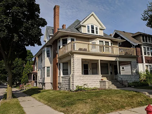3003 N Maryland Ave Photo 1