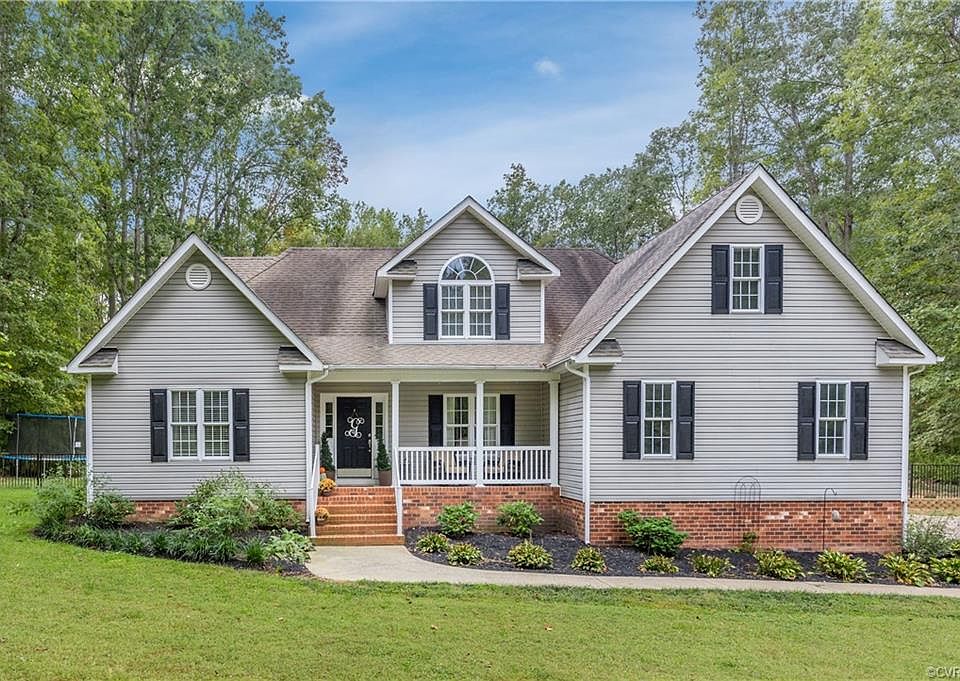 1st image of 924 Graceland Ct