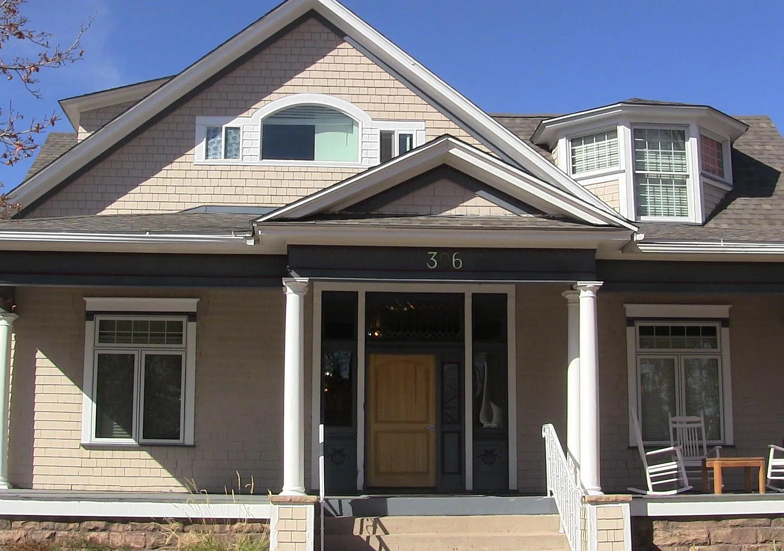 306 N Cascade Ave — Photo 1