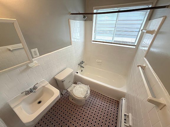 5th image of 315 W St NE #202