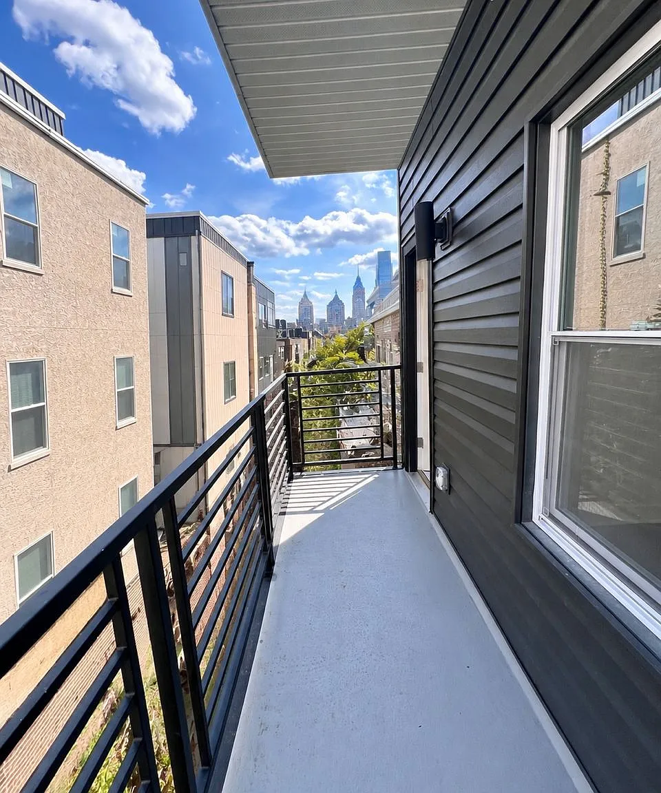 3 bed, 1300 sqft, $3,000 — Photo 2