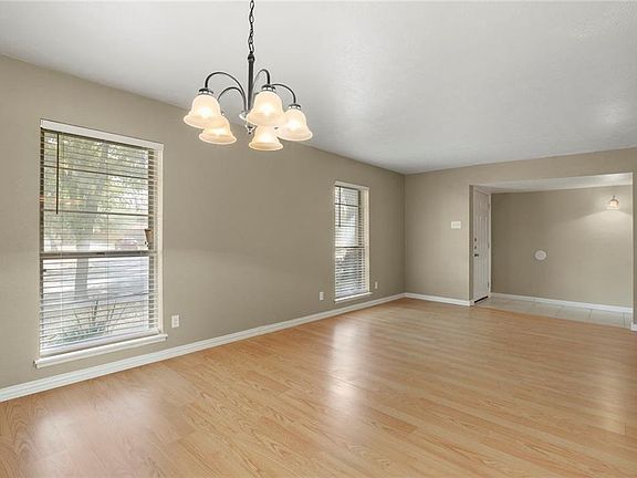 5th image of 2725 Ashglen Dr