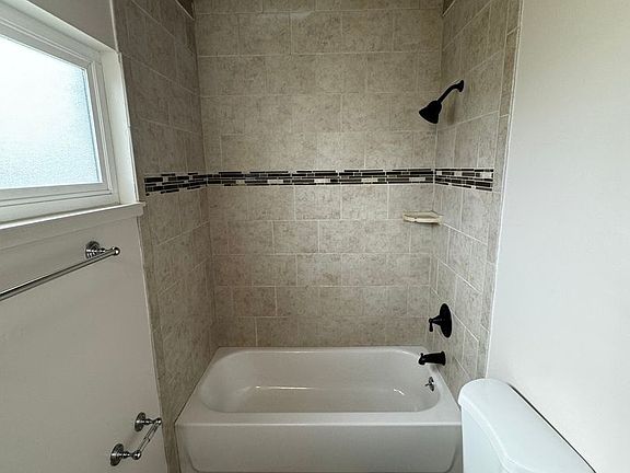 4th image of 21 E 40th Ave APT 8