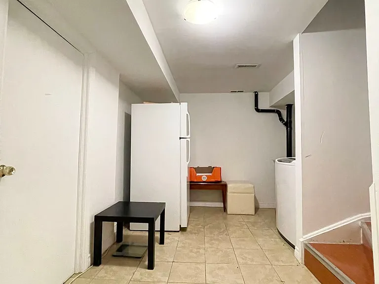 82 Maresfield Dr #BASEMENT — Photo 4