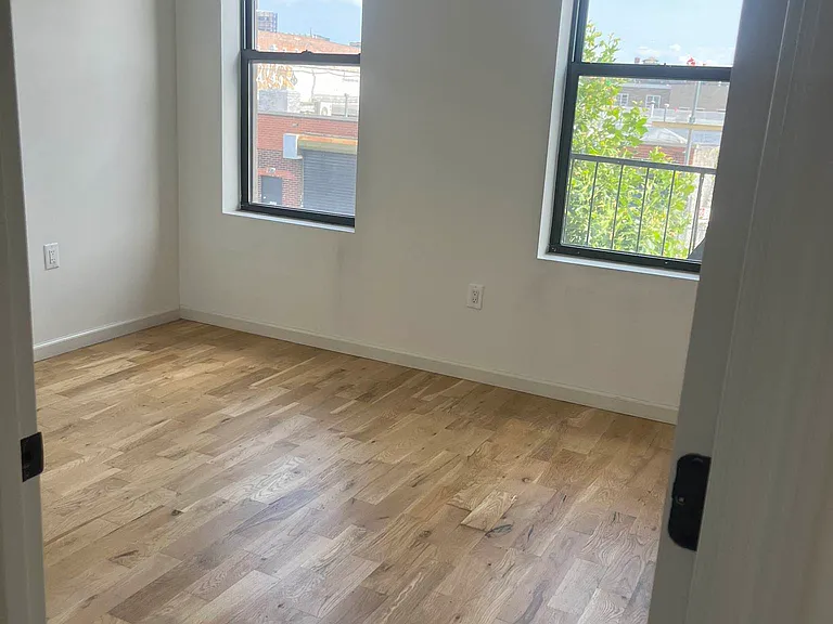 217 India St #2R — Photo 7