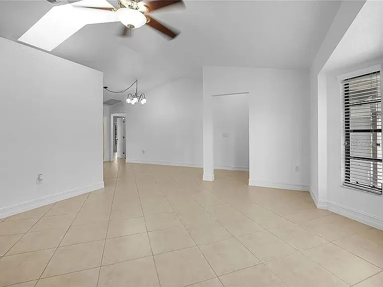367 Mendoza St — Photo 12