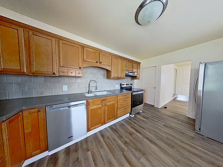 122 Church St — Photo 4