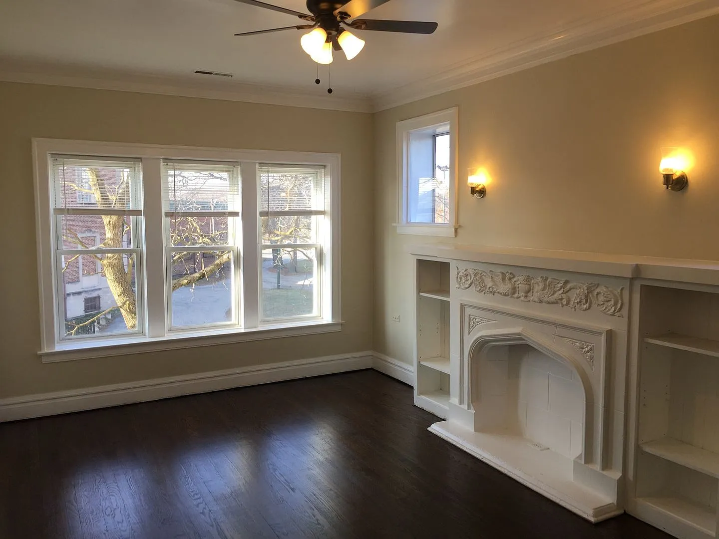 Beautiful, spacious apartment across from Riis Park — Photo 3