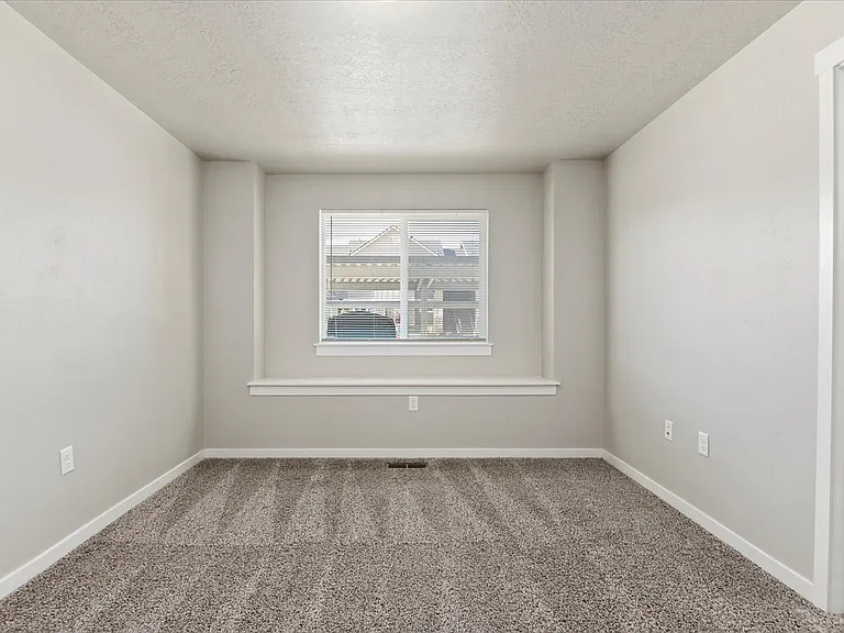 WhistleStop Apartments — Photo 28
