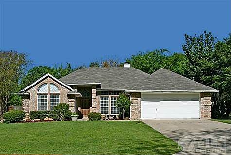 1st image of 1204 Oakwood Trl
