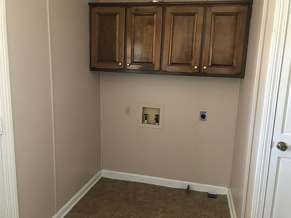 5th image of 825 Thomas St W
