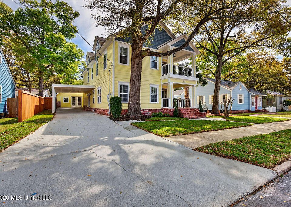 1st image of 176 Acacia Ave