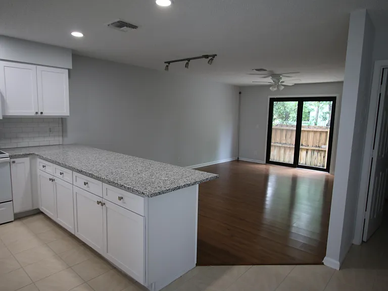 324 W Pine St #13 — Photo 2