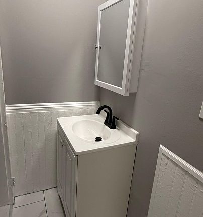 5th image of 479 Putnam St #2R